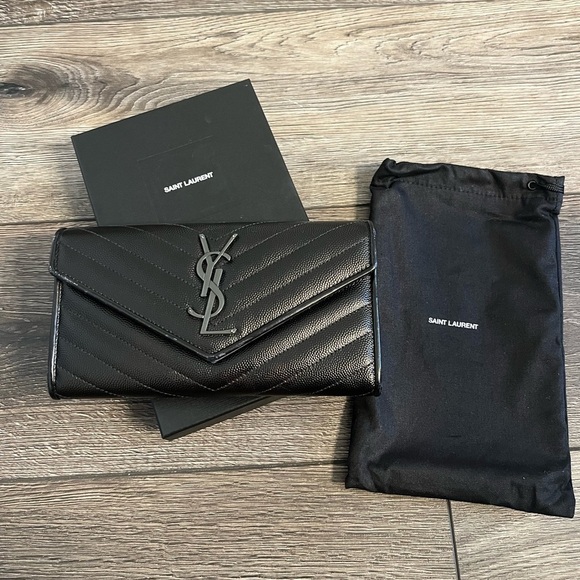 Saint LAURENT Black Matelasse Chevron Monogram Flap Wallet - Picture 1 of 10